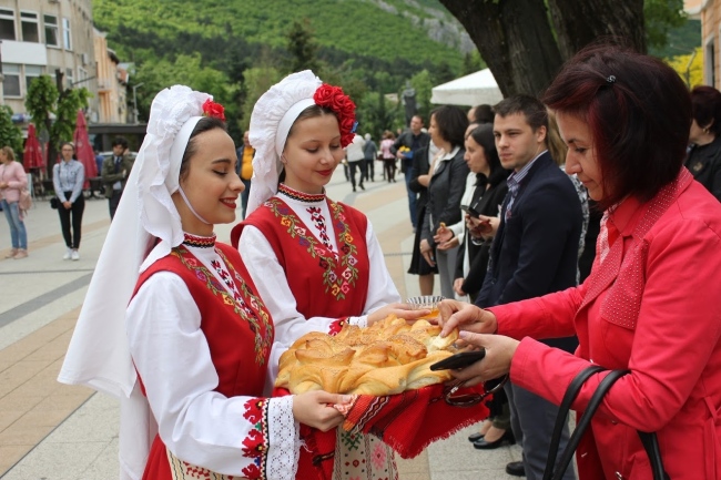 Европейската комисия откри центъра от новото поколение Европа Директно Враца