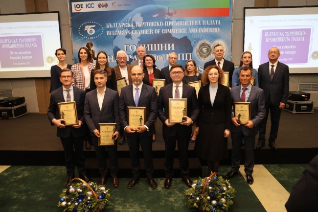 Статуетка \"ХЕРМЕС\" и първо място за Търговско-промишлена палата -Враца, в категория \"Регионални търговско-промишлени палати (камари) в системата на БТПП\"