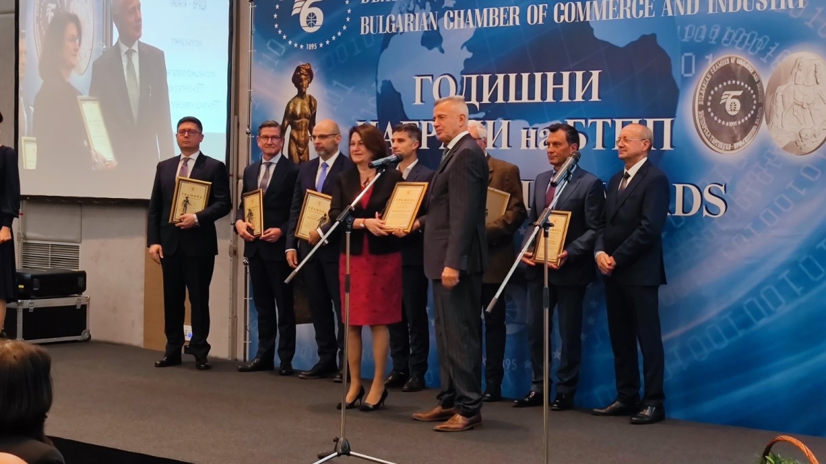 Статуетка \"ХЕРМЕС\" и първо място за Търговско-промишлена палата -Враца, в категория \"Регионални търговско-промишлени палати (камари) в системата на БТПП\"